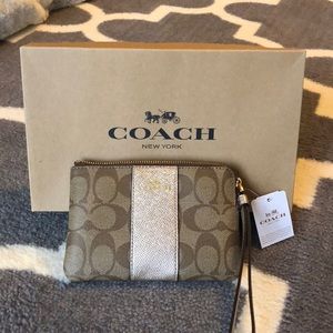 COACH  wristlet wallet